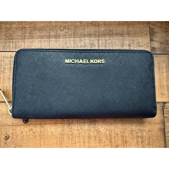 Michael Kors Wallet Women's Black Zip Around Saffiano Continental Gold Tone Logo - Picture 1 of 8